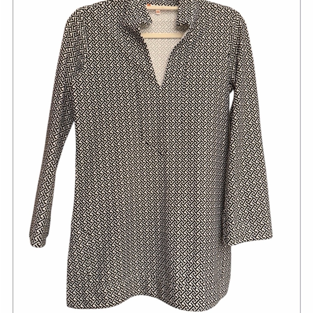 Jude Connally Black and White Split V Neck Patterned Top Size Small